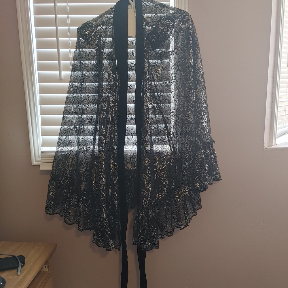 Halloween Goth H&M x Vampire's Wife Gothic Black Lace Cape